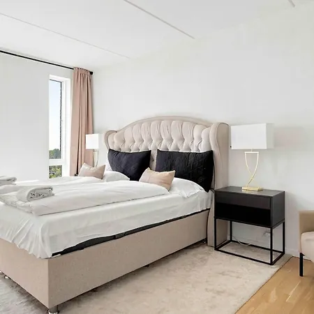 Luxury Harbour Penthouse Panoramic Views